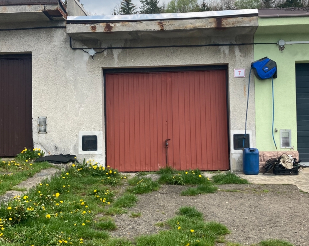 Prodáno garáž Bražec