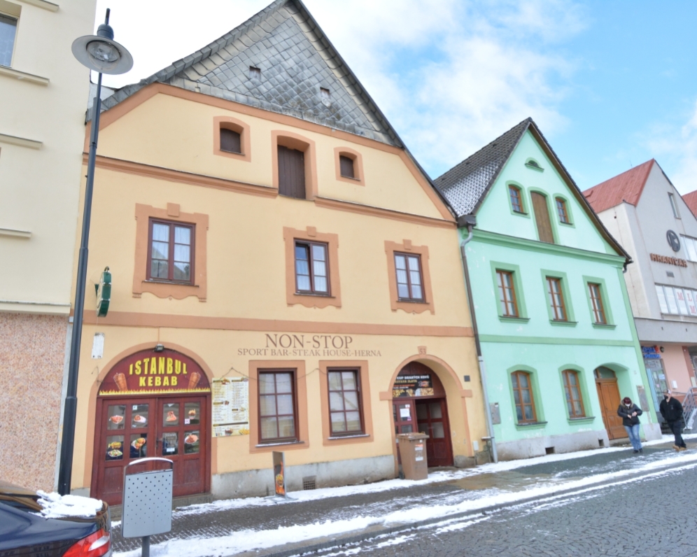 Prodáno komerční dům Planá